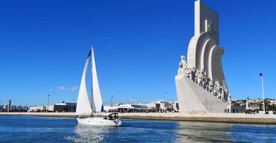 1 Hour Private - Lisbon: Sailing Tour With Wine and History - Wine, comfort, and the feel of the trip
