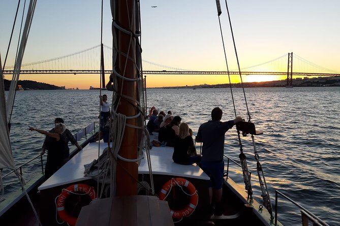 2-Hour Lisbon Traditional Boats Sunset Cruise with White Wine - Should you book the 2-hour Lisbon sunset cruise?