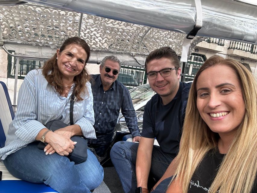 2-hour tour around Lisbon - Santa Luzia and Portas do Sol viewpoints