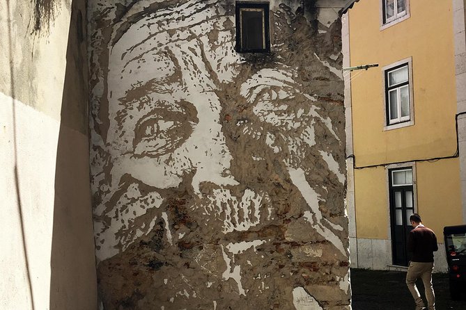 3-Hour Guided Street Art Walking Tour of Lisbon - Elevador da Glória: an outdoor art gallery
