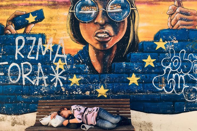 3-Hour Guided Street Art Walking Tour of Lisbon - What the guide adds to the art