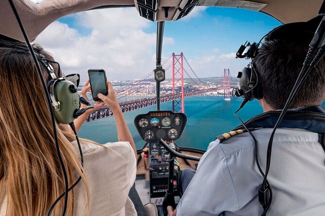 360º Lisbon: Helicopter Flight, Boat Trip and Old Town Walking - A lively half-day introduction to Lisbon