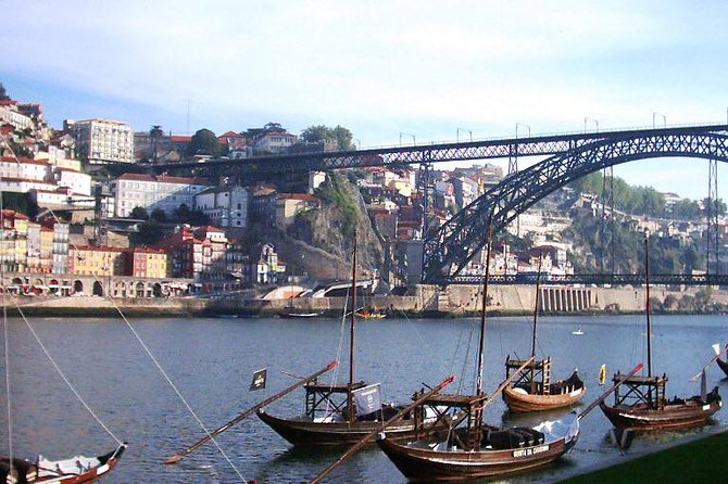 6-Day North Portugal Tour: Porto, Braga, Fátima, Coimbra, Guimaraes, Aveiro and Batalha, from Lisbon - A broad northern Portugal route from Lisbon