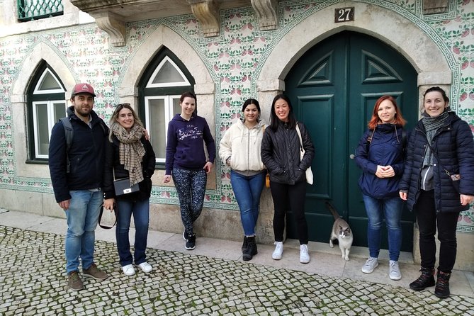 Alfama and Mouraria Tour - The oldest neighbourhoods in Lisbon - Entering Alfama through lanes and steep streets