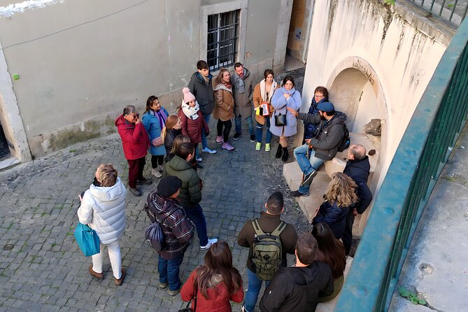 Alfama Tour in Lisbon Old Town - Squares, churches, and everyday Alfama