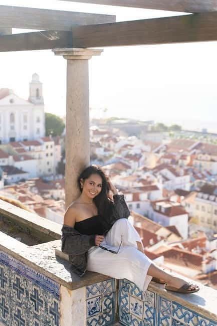 Alfama: Unforgettable Photoshoot Experience with a Local - Santa Luzia and the first big view