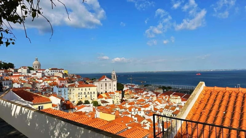 All Historical Lisbon Tuk Tuk Tour - Languages, pickup, and simple planning advice