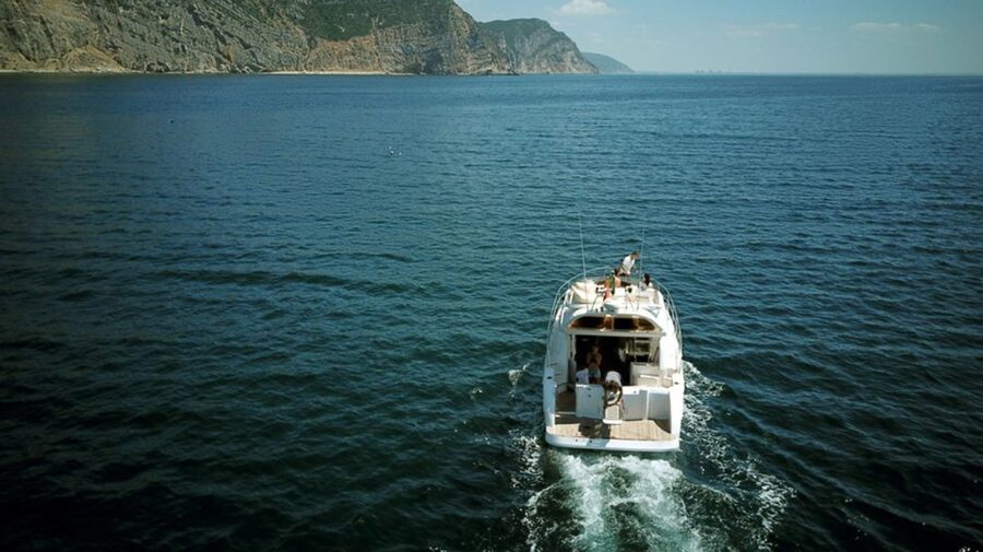 Arrábida Full-Day Yacht Tour from Lisbon - What the $171 price really includes