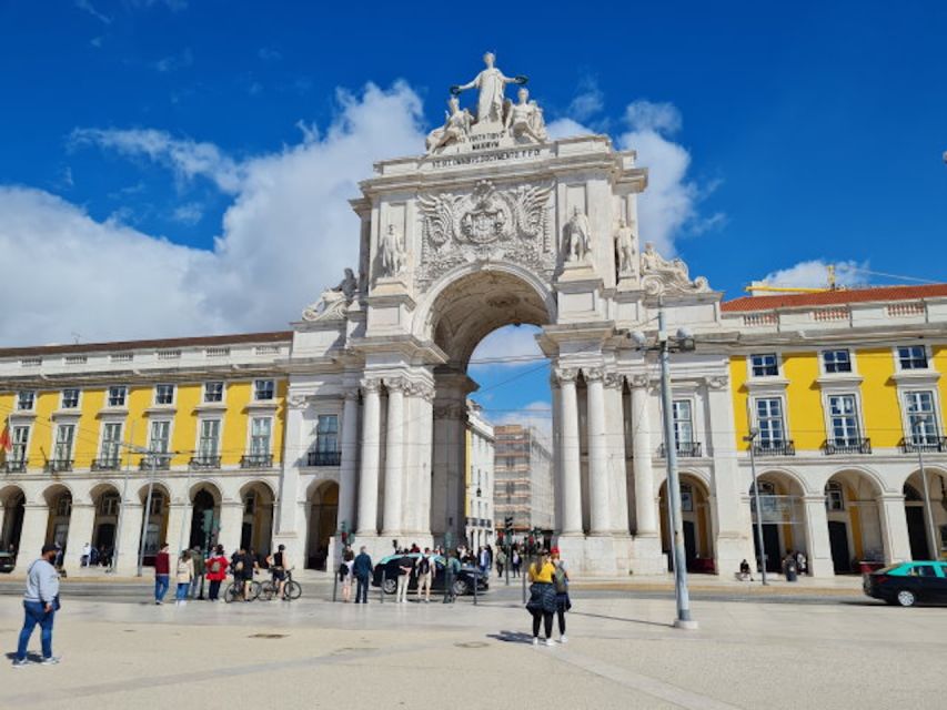 Audio Guide City Walk Lisbon for Cruise Guests - Climbing to Igreja de Santa Engrácia