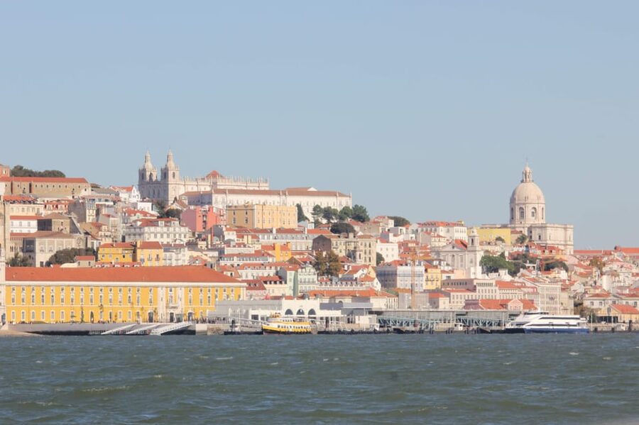 ⛵Bluemotion Lisbon⛵: Sunset sailing tour in Tagus River - Drinks, snacks, and blankets make a difference