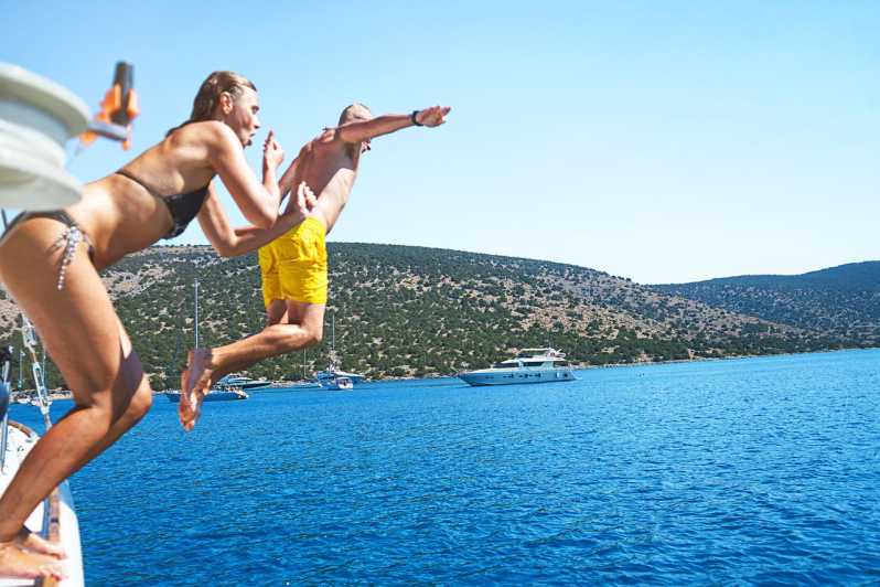 Boat Party to the Beach with Swimming Stops, DJ and Open Bar - Three hours of views, music, and open-bar drinks