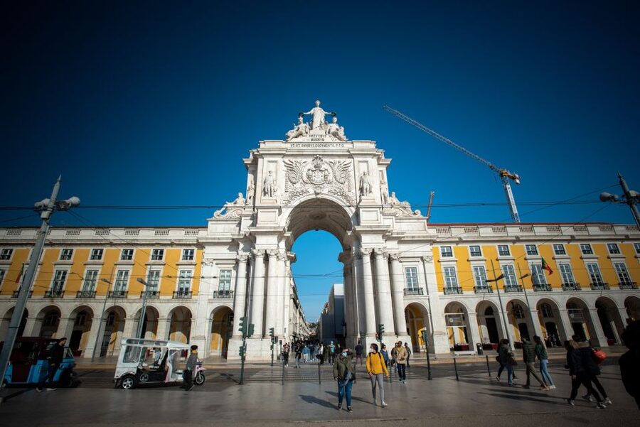 Burguês: Lisbon City Center Private Tuk Tuk Tour - São Pedro de Alcântara and Príncipe Real