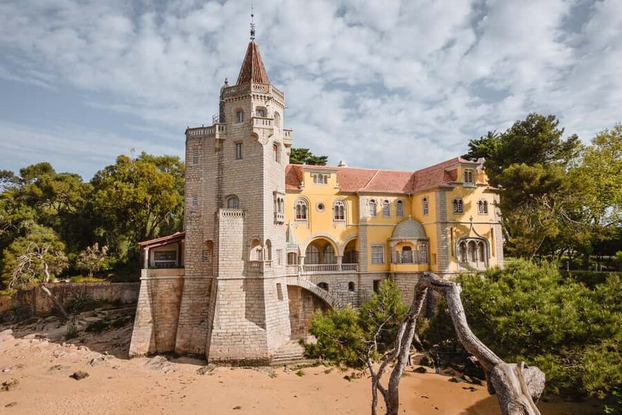 Cascais: Flexible Walking Tour in Historic Center - Old Cascais, narrow lanes, and the Yellow Streets