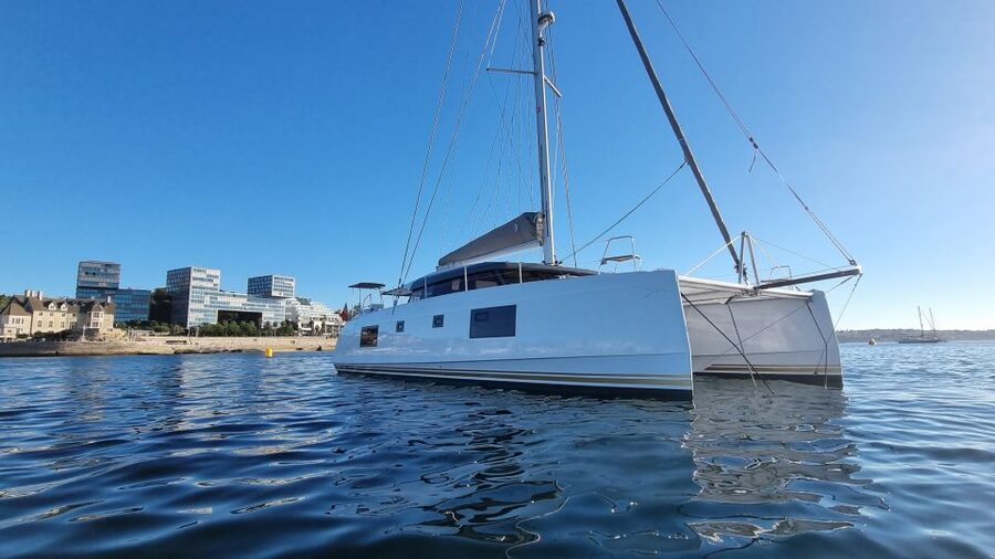 Cascais:Luxury Private Sailing Catamaran Cruise with a Drink - Meeting your skipper at Cascais Marina