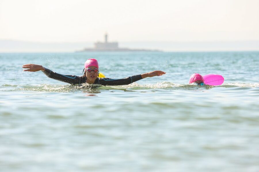 Cascais: Open Water Swimming - A short warm-up before entering the sea