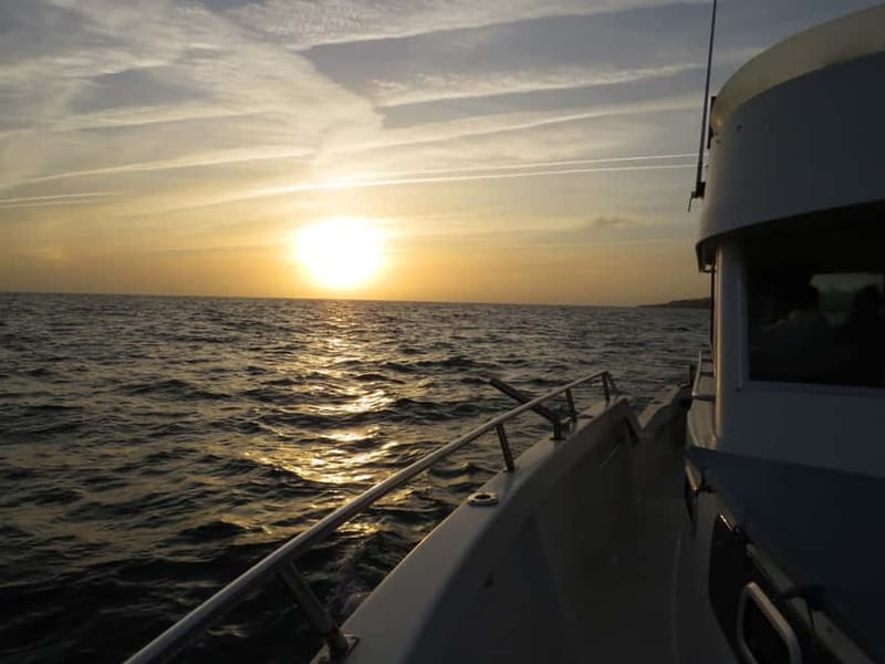 Cascais: Sunset Boat Trip with Welcome Drinks - Key points at a glance