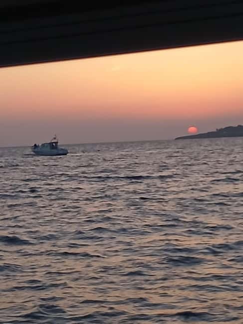 Cascais: Sunset Boat Trip with Welcome Drinks - Casino Estoril and the James Bond connection