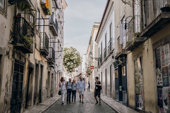 Devour Lisbon Bairro Alto Evening Food & Wine Tour - Faz Frio: a first taste of Portuguese hospitality