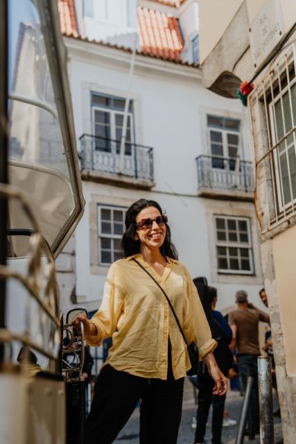 Discover Lisbon 4h Tuk Tuk - Alfama, São Vicente, and the National Pantheon