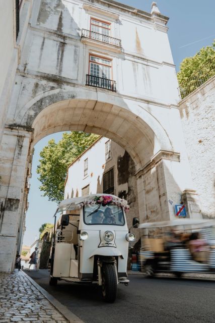 Discover Lisbon 4h Tuk Tuk - Crossing west toward LX Factory and Ajuda