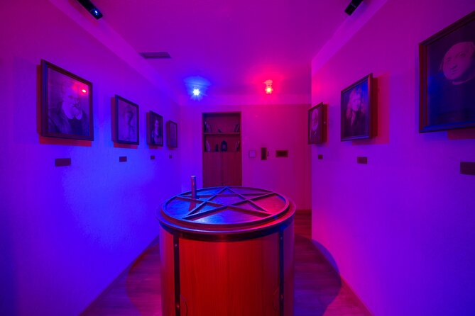 Escape Hunt Experience - Inside the themed rooms at R. dos Douradores 13