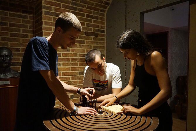 Escape Hunt Experience - English, costumes, and the role of the game master