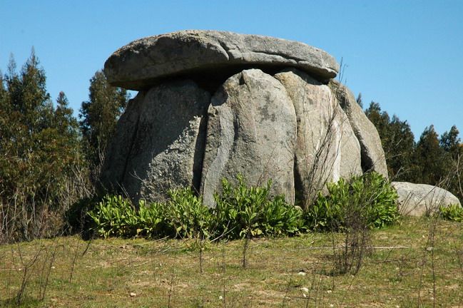 Évora and Megaliths Full-Day Tour from Lisbon - Évora, a city built in layers