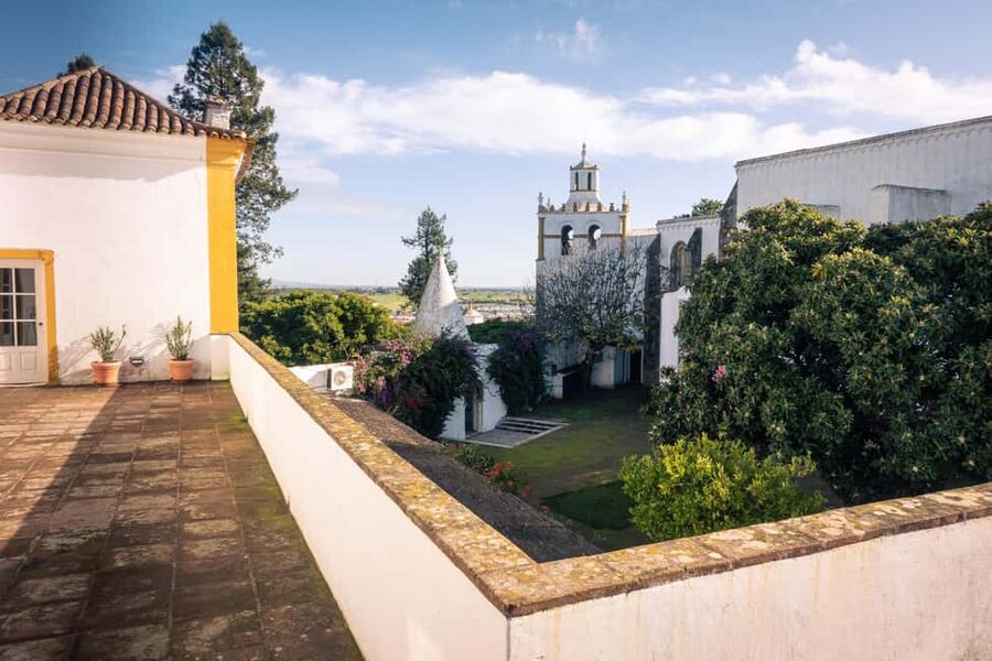 Évora: Flexible Walking Tour in Historic Center - Praça do Giraldo and the city’s main street