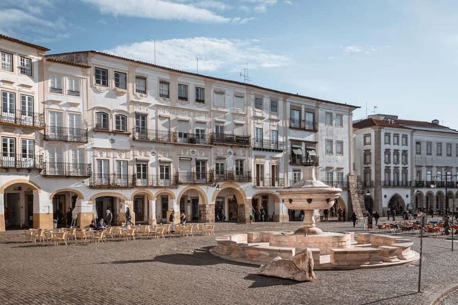 Évora: Flexible Walking Tour in Historic Center - The cathedral terrace and Roman Temple