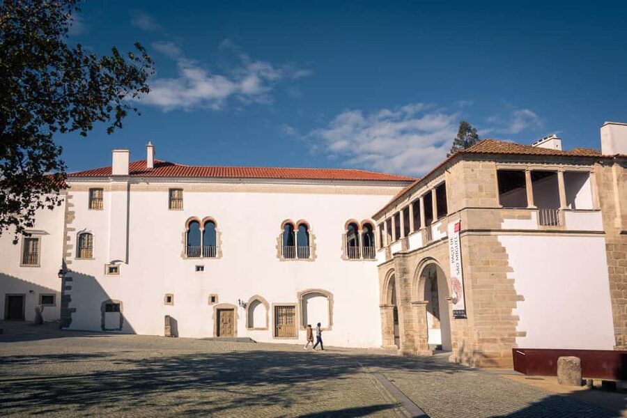 Évora: Flexible Walking Tour in Historic Center - What the Walkbox format does well