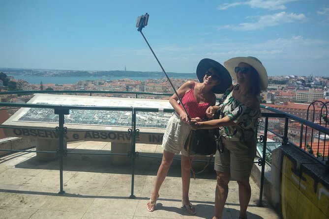 Expert Lisbon Tour with Local Guide in Private Eco Tuk Tuk - Graça, São Vicente, and the National Pantheon