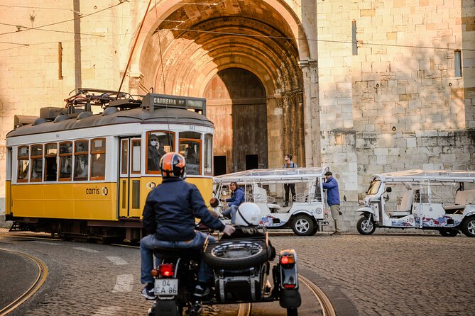 Expert Plus Lisbon Tour with Local Guide in Private Eco Tuk Tuk - How much history you get from the guide