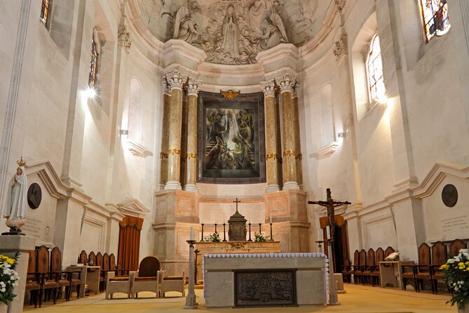 Fatima, Batalha, Nazare, Obidos Small Group Tour From Lisbon - Nazaré: cliffs, sea views, and a choice of viewpoints