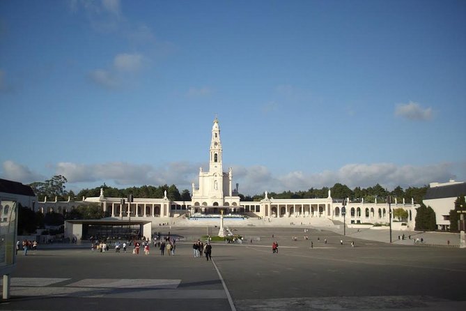 Fátima, Nazaré, and Óbidos: Small Group Tour From Lisbon - What the small group changes