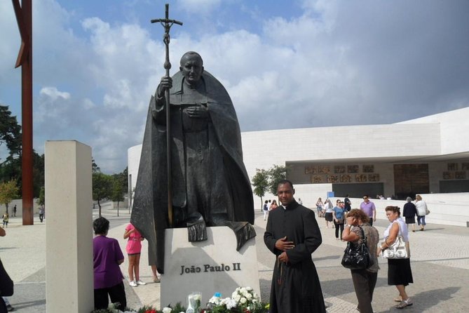 Fátima, Nazaré, and Óbidos: Small Group Tour From Lisbon - Fátima and the story of the apparitions