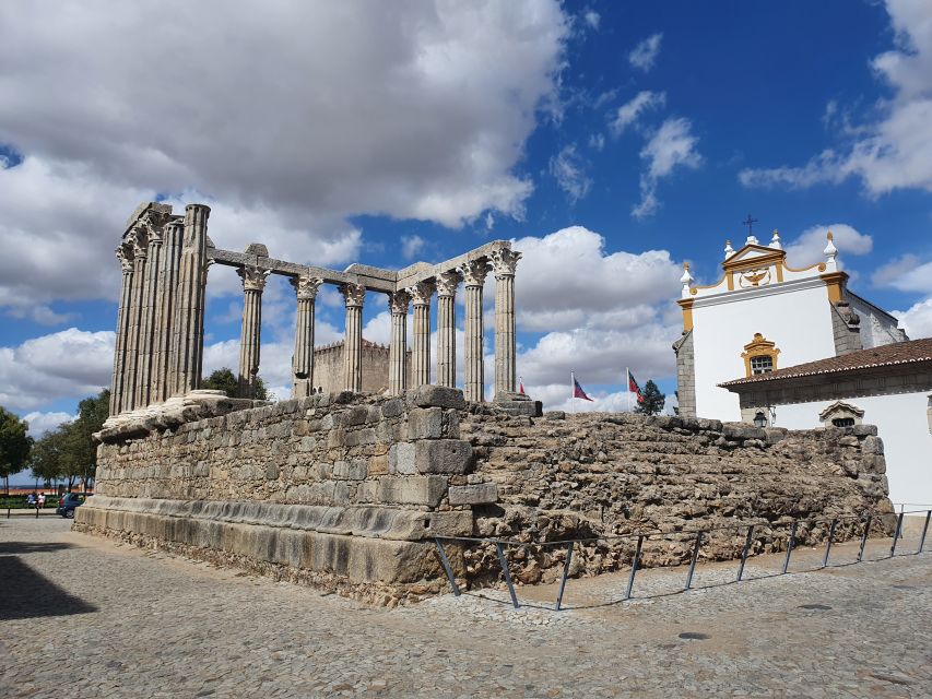 From Lisboa: Evora and Monsaraz Full-Day Tour - Praça do Giraldo is the city’s social center