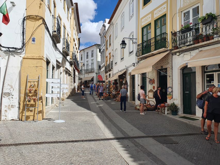 From Lisboa: Evora and Monsaraz Full-Day Tour - Lunch and free time give you one hour to choose your rhythm