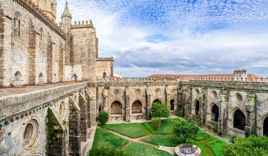 From Lisboa: Evora and Monsaraz Full-Day Tour - Monsaraz Castle saves the biggest views for last