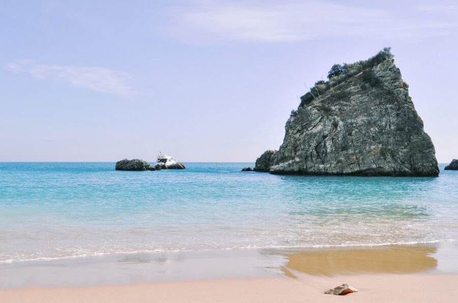 From Lisbon: Arrábida, Azeitão, Sesimbra, Palmela, Setúbal … - Why this Lisbon day trip is different