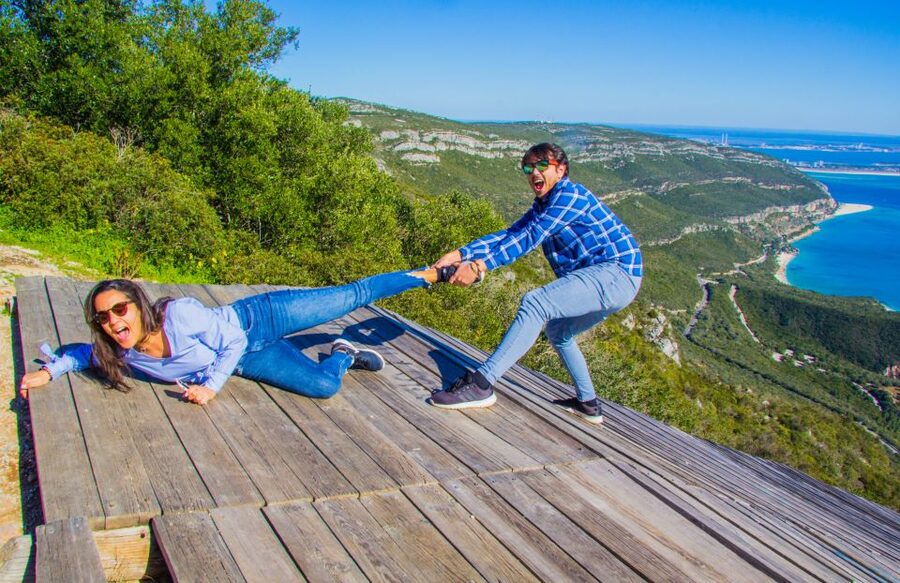 From Lisbon: Arrábida Day Tour & Wine Tasting - Praia do Creiro combines lunch and beach time