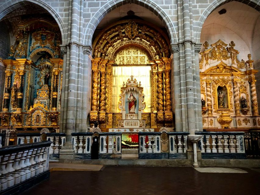 From Lisbon: Évora City Private Tour - Évora Cathedral and the city’s scale