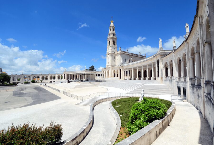 From Lisbon: Fátima, Batalha and Tomar - Faith and Knights Templar - Reading Batalha Monastery in stone