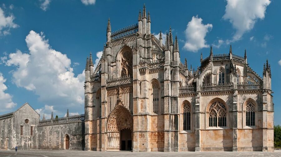 From Lisbon: Fátima, Batalha, Nazaré & Óbidos Full-Day Tour - Minivan comfort, pickup, and the long-day reality