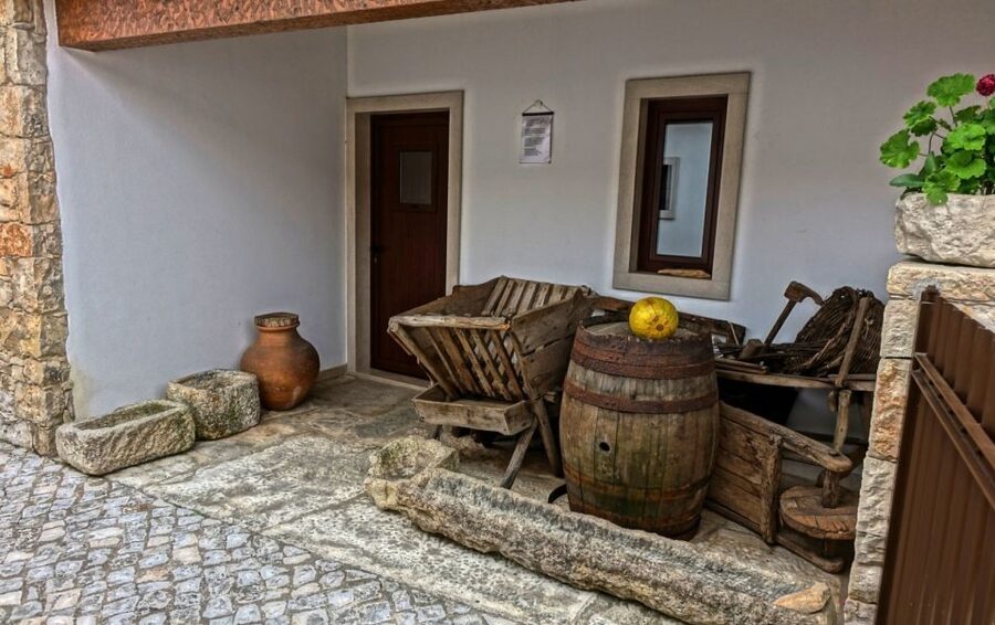 From Lisbon: Fátima HD and the Three Little Shepherds' House - Languages and the small-group advantage