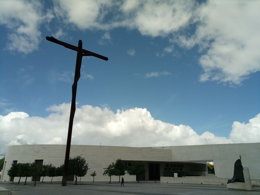 From Lisbon: Fátima Sanctuary and Batalha Monastery (UNESCO) - The Monday plan: Valinhos and Loca do Anjo