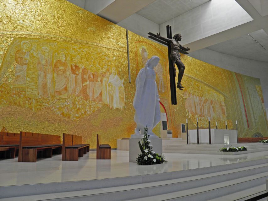 From Lisbon: Fátima Sanctuary and Batalha Monastery (UNESCO) - Who will enjoy this day most?