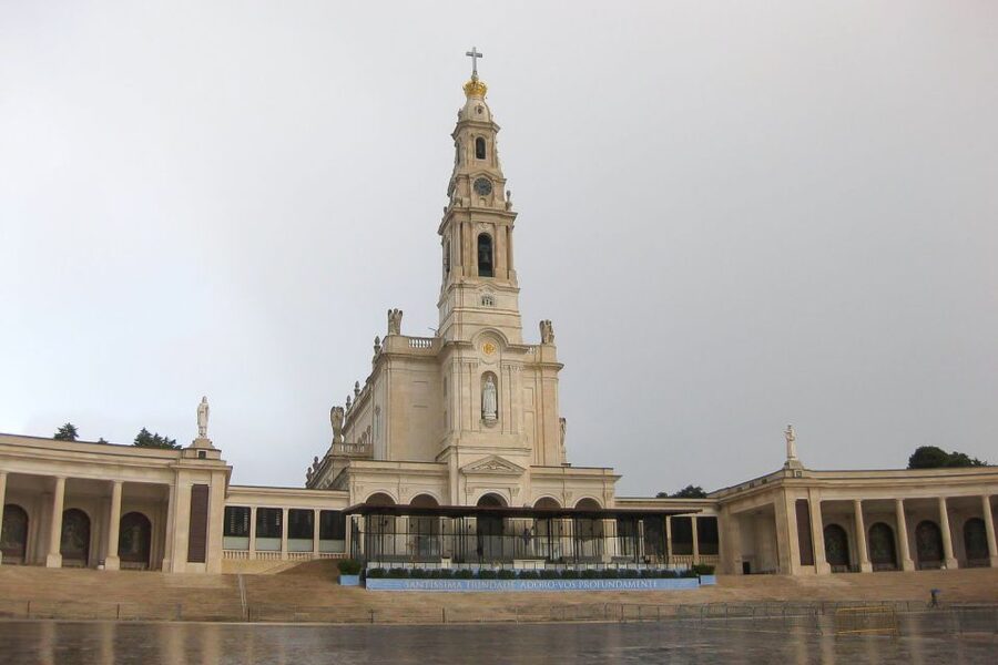 From Lisbon: Fatima Sanctuary Private Day Tour - Walking the one-mile Via Sacra
