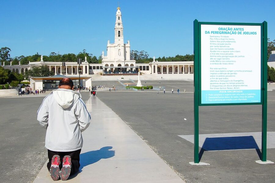 From Lisbon: Fatima Sanctuary Private Day Tour - Private transport, languages, and the $459 price