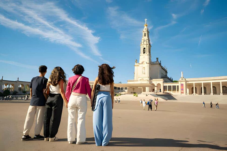 From Lisbon: Obidos, Nazaré and Fátima Small Group Tour - Why this three-stop route works
