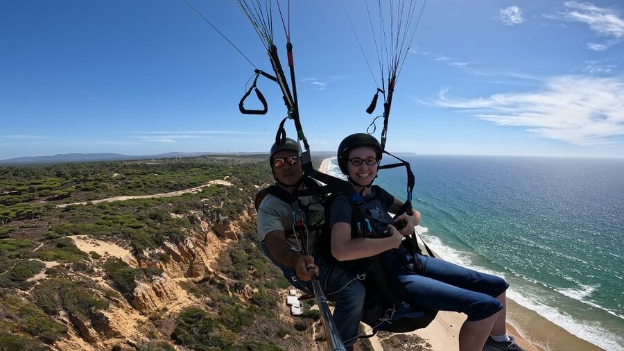 From Lisbon: Paragliding Pack (Flight+Video+Transportation) - Key points at a glance